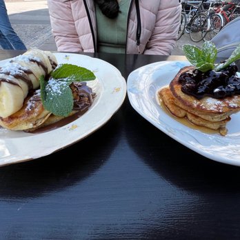 Kalaset - chocolate banana pancakes and blueberry pancakes - Cafes Near Me - København K, 84