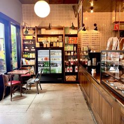 Haute Cakes Caffe - Inside order area - drink view