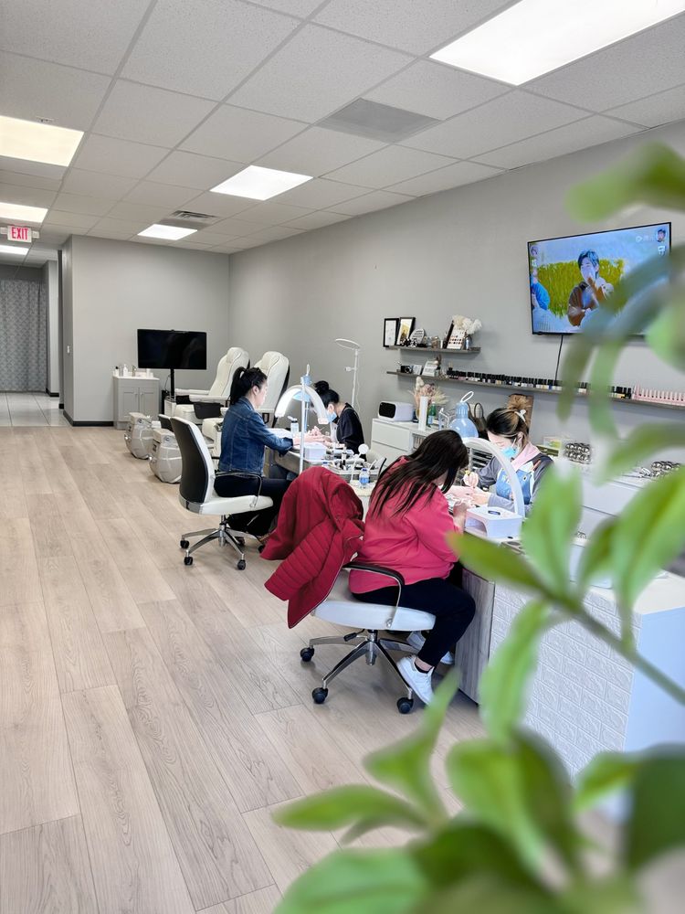 Wedo Nail Salon Logo