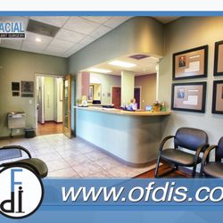 Orofacial & Dental Implant Surgery - Orofacial & Dental Implant Surgery Kissimmee - Waiting room