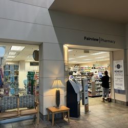 M Health Fairview Lakes Medical Center - Pharmacy/Gift Shop Entrance