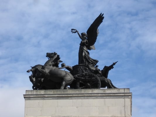 Wellington Arch by null