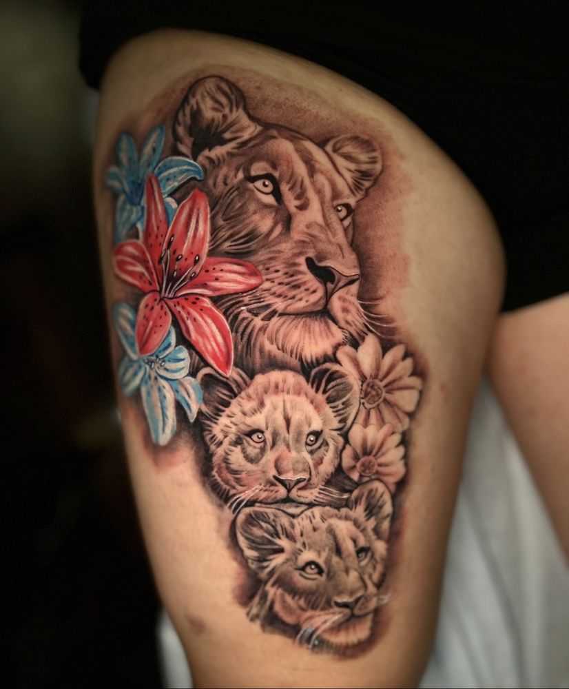 Rose Town Tattoo Logo