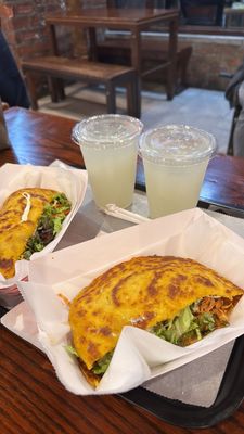 Cachapas y Mas by null