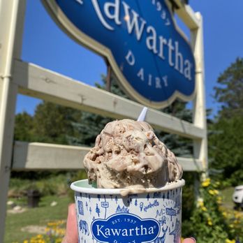 Kawartha Dairy - Mocha almond fudge, mmmm good! - Ice Cream & Frozen Yogurt Near Me - Huntsville, Ontario