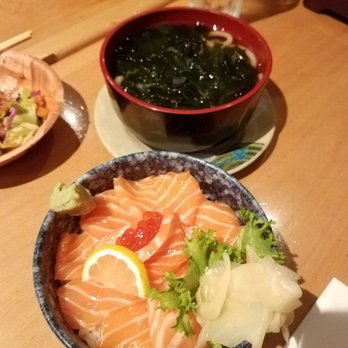 Ariyoshi - Salmon don and seaweed udon soup - Japanese Near Me - Sunnyside, New York Ariyoshi - Salmon don and seaweed udon soup - Japanese Near Me - Sunnyside, New York