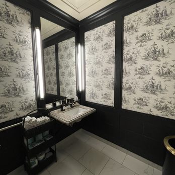 Felix Roasting Company - Women's restroom - Cafes Near Me - Aspen, Colorado Felix Roasting Company - Women's restroom - Cafes Near Me - Aspen, Colorado