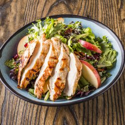 WINGERS Restaurant - Honey Chicken Ginger Salad