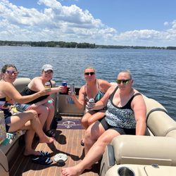 Lake Murray Boat Tours and Lessons with Captain Tyler Ryan - Some friends out having a ROCKIN time with Captain Tyler