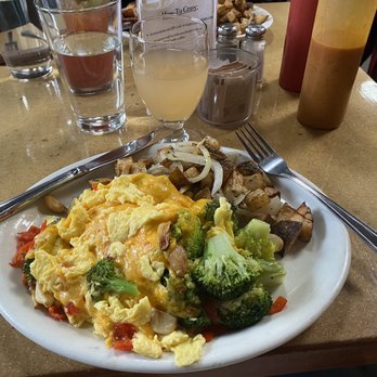 Gravy - Desario Scramble and grapefruit mimosa - American Near Me - Portland, Oregon