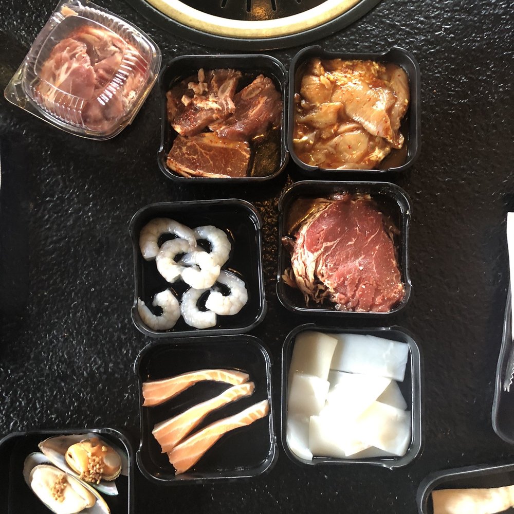 We ordered chicken, beef, ribs, mushroom, muscles, calamari and shrimps.