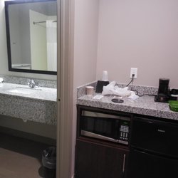 Catoosa Inn & Suites - Refrigerator, microwave & Shower/bathtub