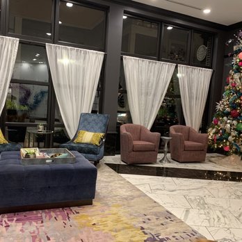 The Edwin Hotel - I have honestly never seen a Christmas tree decorated like that - Hotels Near Me - Chattanooga, Tennessee The Edwin Hotel - I have honestly never seen a Christmas tree decorated like that - Hotels Near Me - Chattanooga, Tennessee