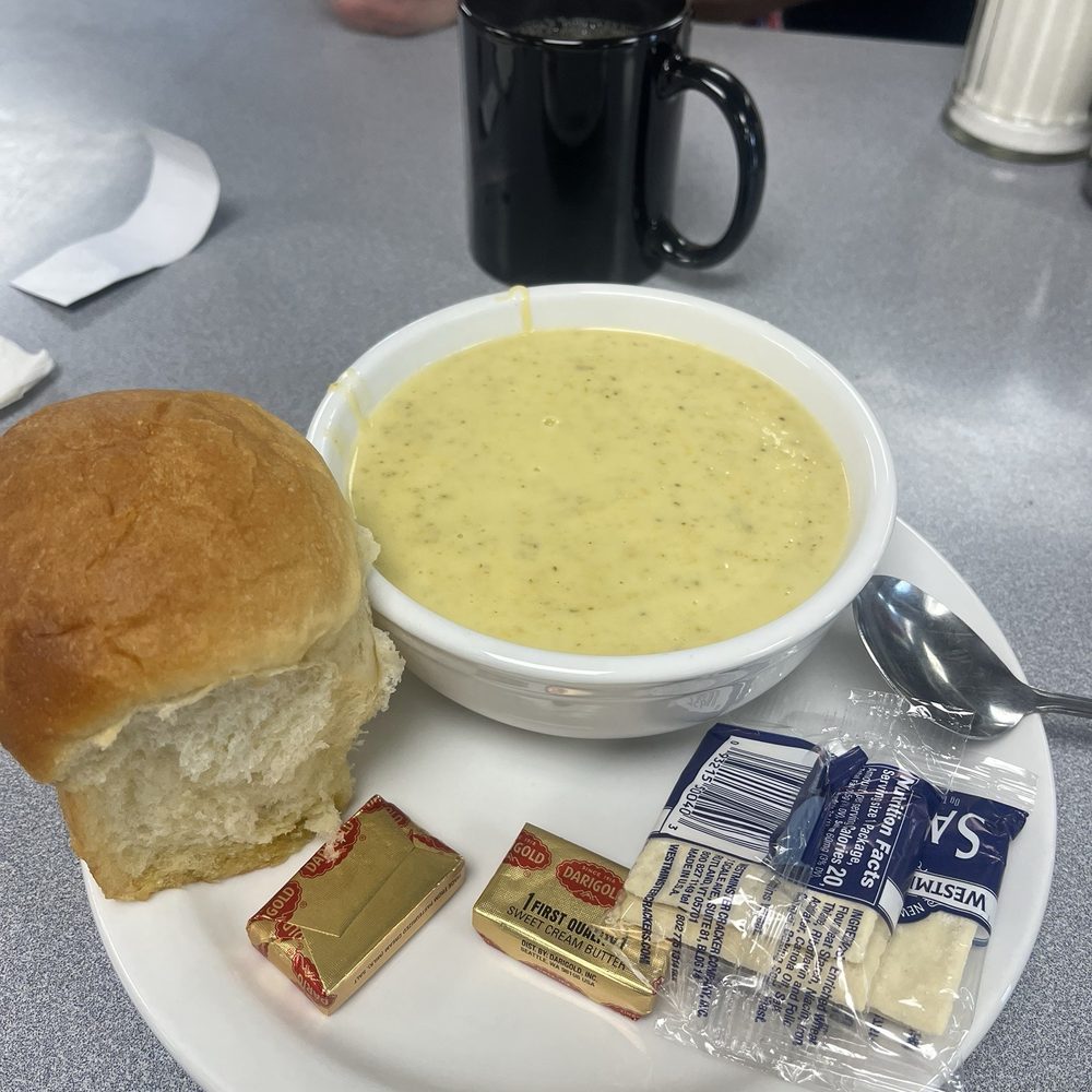 Evey's Cafe & Lounge - American Near Me - PE Ell, Washington