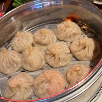 Hui Tou Xiang - Pork Xiao Long Bao / 猪肉小籠包 delicious broth, very flavorful - Chinese Near Me - Los Angeles, California