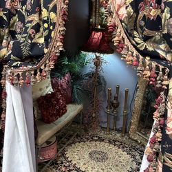 Anna's Closet Upscale Consignments - Lovely dressing room