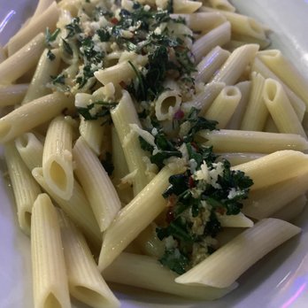 Tarantino's Pizzeria - Garlic and oil penne - Pizza Near Me - Pasadena, California Tarantino's Pizzeria - Garlic and oil penne - Pizza Near Me - Pasadena, California