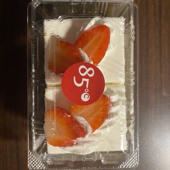 85°C Bakery Cafe-San Antonio - Strawberry cream square - Bakeries Near Me - San Antonio, Texas 85°C Bakery Cafe-San Antonio - Strawberry cream square - Bakeries Near Me - San Antonio, Texas