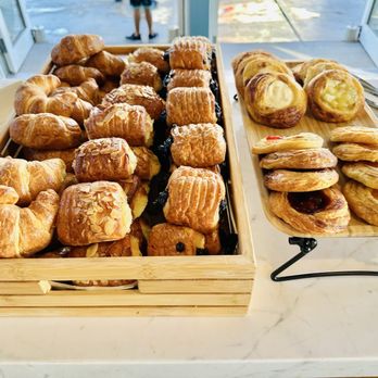 Pavilion Hotel - Breakfast - Hotels Near Me - Avalon, California Pavilion Hotel - Breakfast - Hotels Near Me - Avalon, California