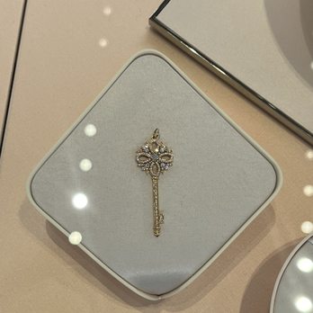 Tiffany & Co - Jewelry Near Me - New York, New York Tiffany & Co - Jewelry Near Me - New York, New York