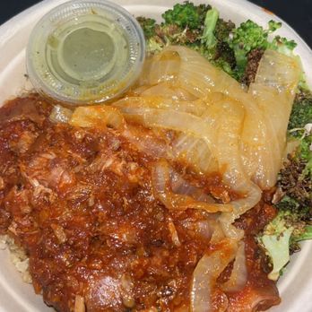 Vale Healthy Kitchen - bowl with veggie quinoa, ancho pulled chicken, roasted broccoli, pickled onions, and side of kale vinaigrette - Acai Bowls Near Me - Gainesville, Florida
