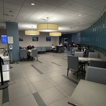 The Club - people sitting at tables in the lounge area - Airport Lounges Near Me - Las Vegas, Nevada