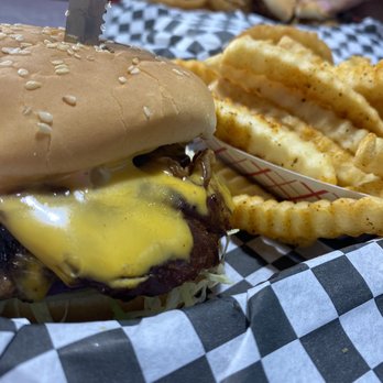 Dutch Mill Diner - Diners Near Me - Tillamook, Oregon Dutch Mill Diner - Diners Near Me - Tillamook, Oregon