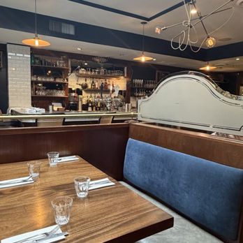 Au Petit Comptoir - Breakfast & Brunch Near Me - Vancouver, British Columbia Au Petit Comptoir - Breakfast & Brunch Near Me - Vancouver, British Columbia