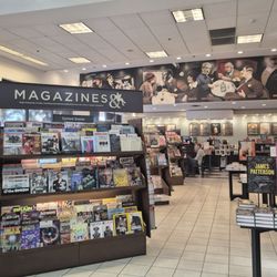 Barnes & Noble - Starbuck's coffee shop, magazine booth
