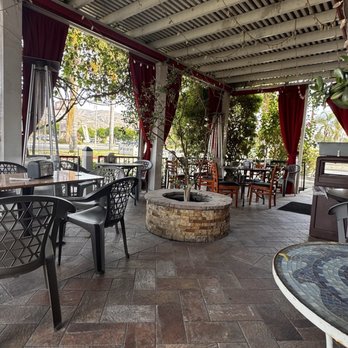 Yanni's Best Charbroiled - Patio - Burgers Near Me - Fillmore, California Yanni's Best Charbroiled - Patio - Burgers Near Me - Fillmore, California