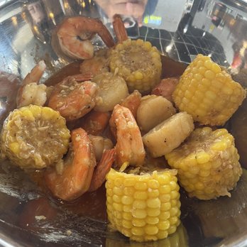The Crawfish Hut - Seafood Near Me - Burien, Washington