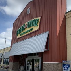 Fresh Thyme Market - Outside