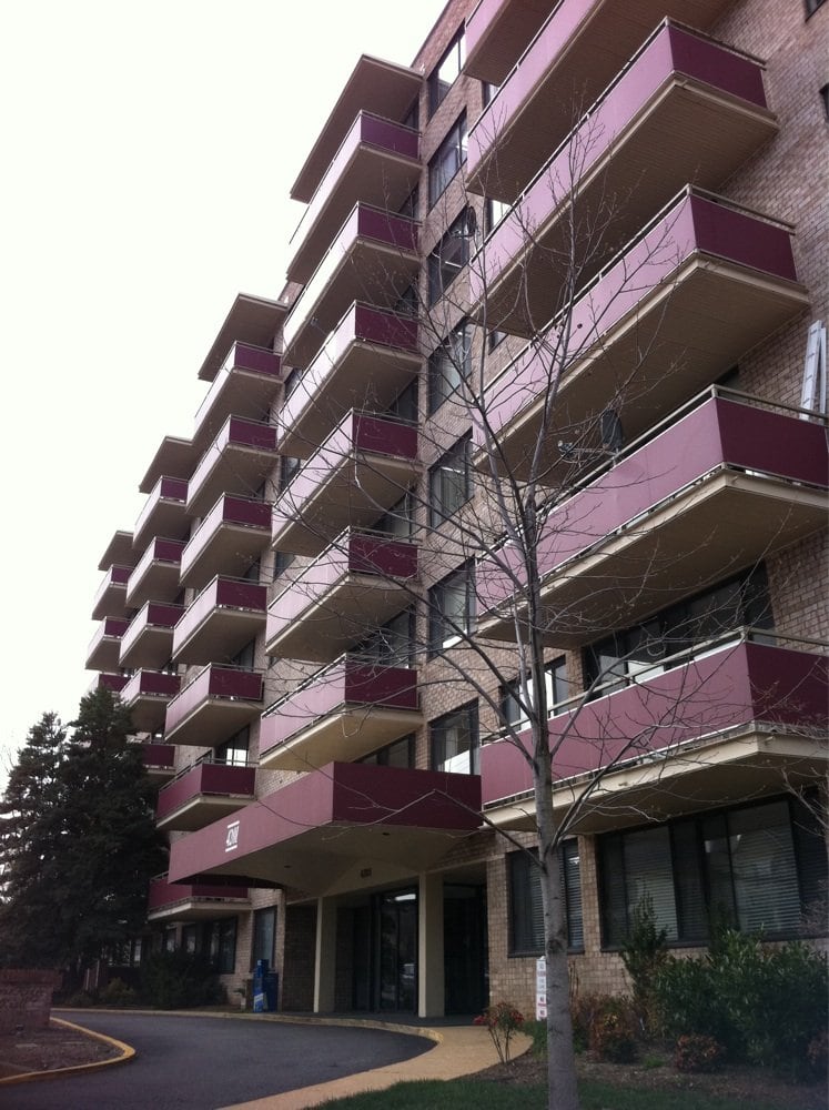 STONE RIDGE KNOLL CONDOMINIUM Updated October 2024 4201 Lee Hwy