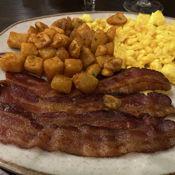Harleys American Grille - New American Near Me - Farmingdale, New York