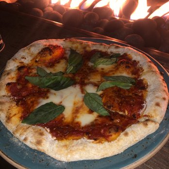 FIG Restaurant - Margarita pizza - Bars Near Me - Santa Monica, California FIG Restaurant - Margarita pizza - Bars Near Me - Santa Monica, California