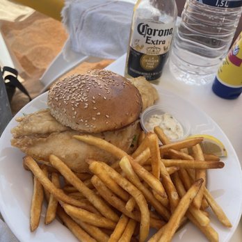 Yellow Beach Resturant And Bar - Fried grouper burger with fries - Bars Near Me - Saint-Martin, 32