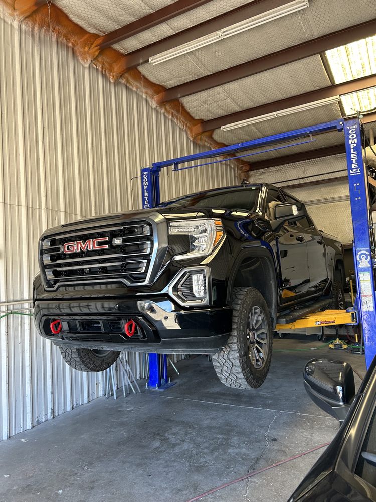 SAM’S PAINT AND BODY Updated September 2024 13 Photos 10110