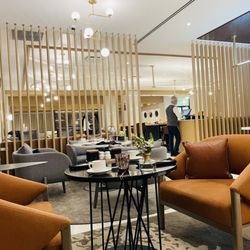 Lloyd - Lounge chairs in dining room