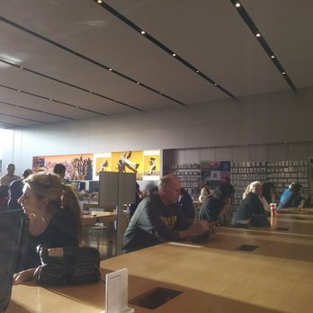 Apple - Summerlin - The store is ultra busy! - Computers Near Me - Las Vegas, Nevada