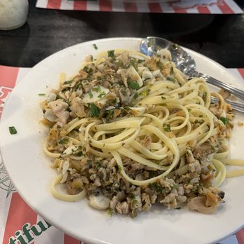 Randazzo's Clam Bar - White clam sauce and linguini - Seafood Near Me - Brooklyn, New York
