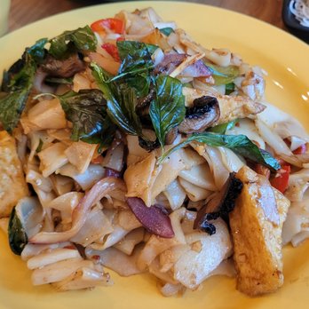 Kati Vegan Thai - Pad Kee Mao with tofu, $17 - 2.5 Stars - Thai Near Me - Kirkland, Washington