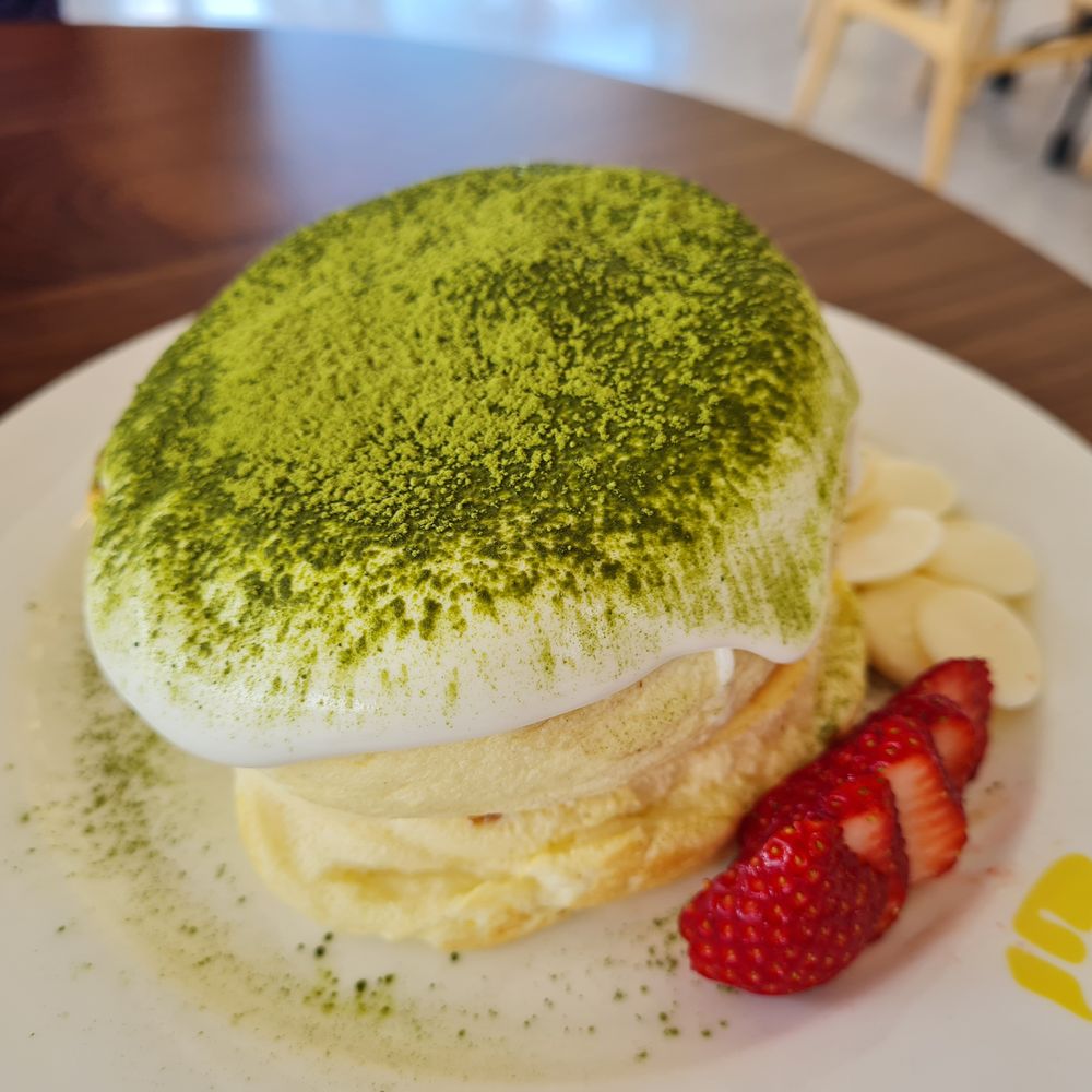 Fluffy Fluffy Dessert Cafe - Deluxe Matcha Tiramisu Fluffy Pancake - Desserts Near Me - Orlando, Florida Fluffy Fluffy Dessert Cafe - Deluxe Matcha Tiramisu Fluffy Pancake - Desserts Near Me - Orlando, Florida