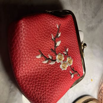 Saranrom Thai - Bill in tiny purse - Thai Near Me - Elmhurst, New York Saranrom Thai - Bill in tiny purse - Thai Near Me - Elmhurst, New York