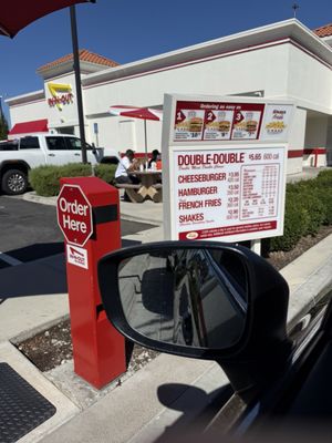 In-N-Out Burger by null