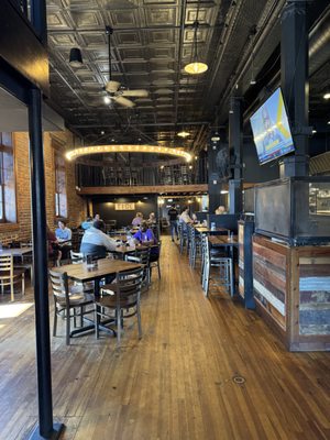 Avenue Pub - Tuscaloosa, 2230 University Blvd, Tuscaloosa, AL 35401, US - MapQuest