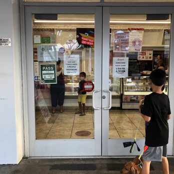 Leonard's Bakery - Entrance to store, noting covid measures - Bakeries Near Me - Honolulu, Hawaii Leonard's Bakery - Entrance to store, noting covid measures - Bakeries Near Me - Honolulu, Hawaii