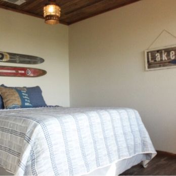 Coleman Lake View Cottages - Cedar Boat Cottage bedroom. - Fishing Near Me - Coleman, Texas Coleman Lake View Cottages - Cedar Boat Cottage bedroom. - Fishing Near Me - Coleman, Texas