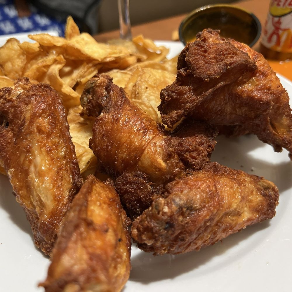 Kem's - Fresh hot wings - New American Near Me - Beckley, West Virginia
