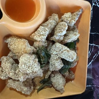 Zu Hot Pot - Popcorn chicken app - Crispy fried chicken pieces served with a small cup of dipping sauce on a beige tray. - Hot Pot Near Me - Albuquerque, New Mexico