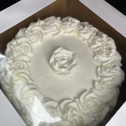 Chocolate cake with vanilla frosting Chocolate cake with vanilla frosting